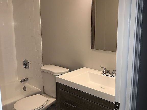 3rd image of 1218 Cromwell Hills Dr