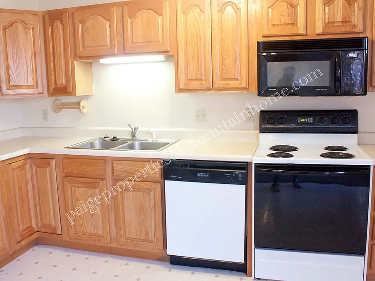 Paige Apartments — Photo 13