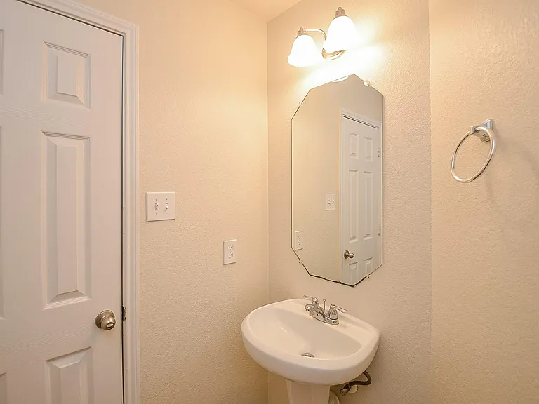 21610 Yeaney Dr — Photo 30