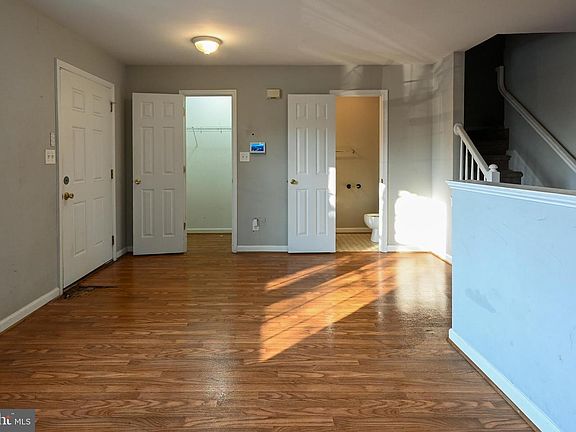 3rd image of 50 Currituck Ct