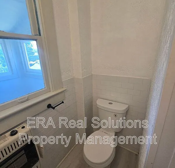 133 N Eureka Ave — Photo 17