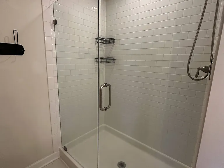 2436 Winthrop Dr — Photo 36
