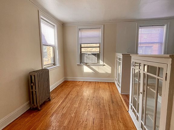 2nd image of 7520 1/2 N Seeley Ave APT 3E