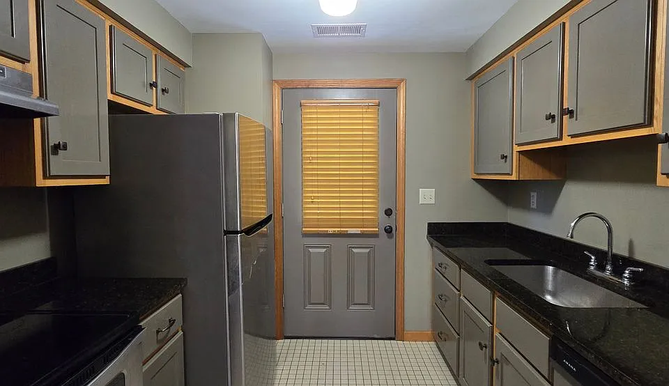184 Middlesex Ave #6