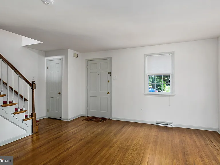139 E 3rd St — Photo 4