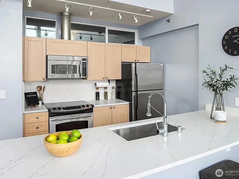 2717 Western Ave #1120 — Photo 11