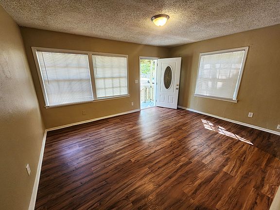 5th image of 3163 4th Street Cir
