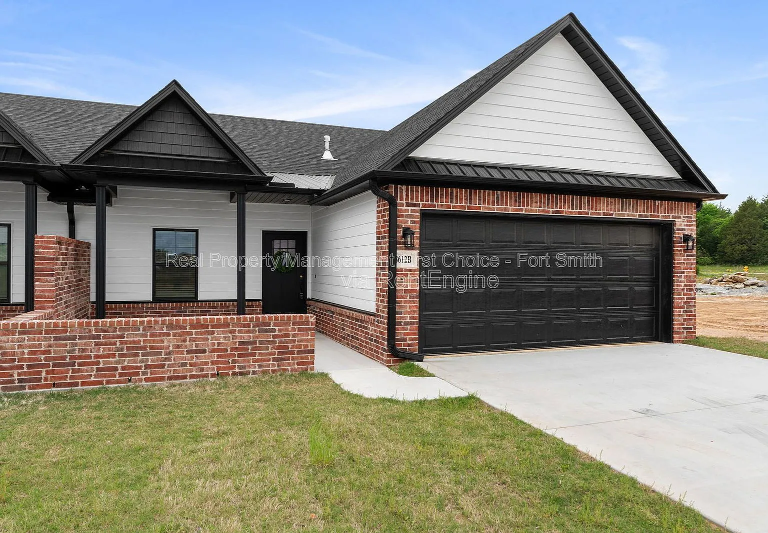 3 bed, 2.0 bath, 1487 sqft, $1,600 — Photo 1