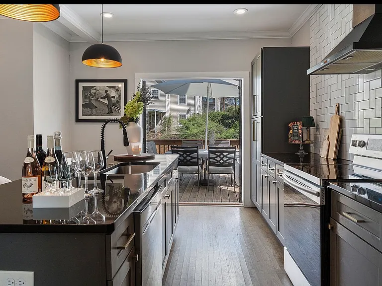 704 Rochelle Dr SW — Photo 14