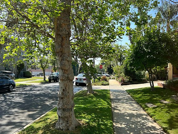 4th image of 1247-1249 S Sycamore Ave