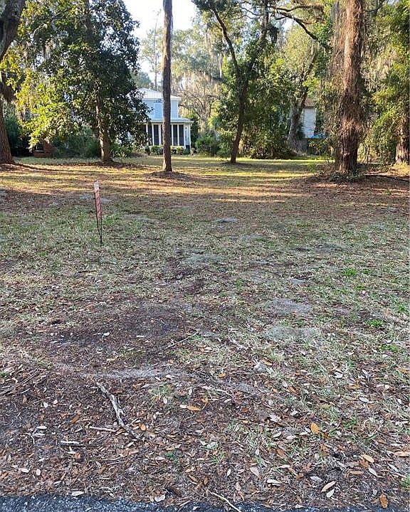 2nd image of 215 Menendez Ave