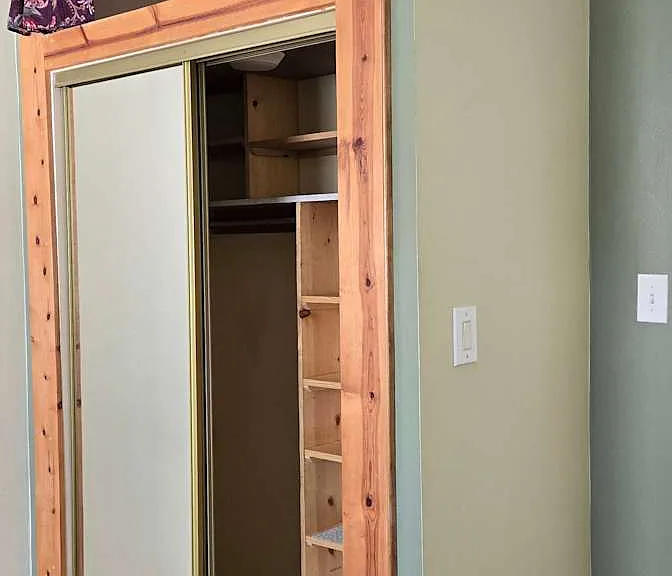 149 S Maple Ave — Photo 3