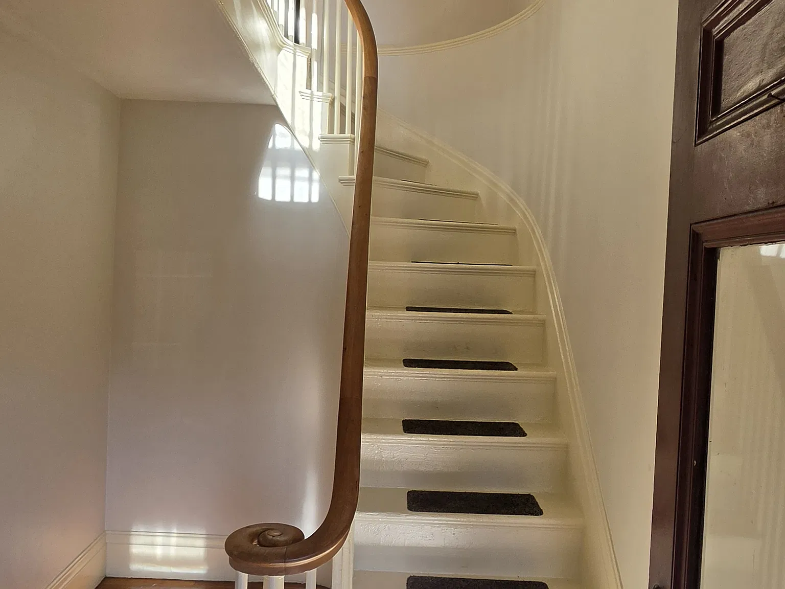 2 bed, 1600 sqft, $2,400 — Photo 4