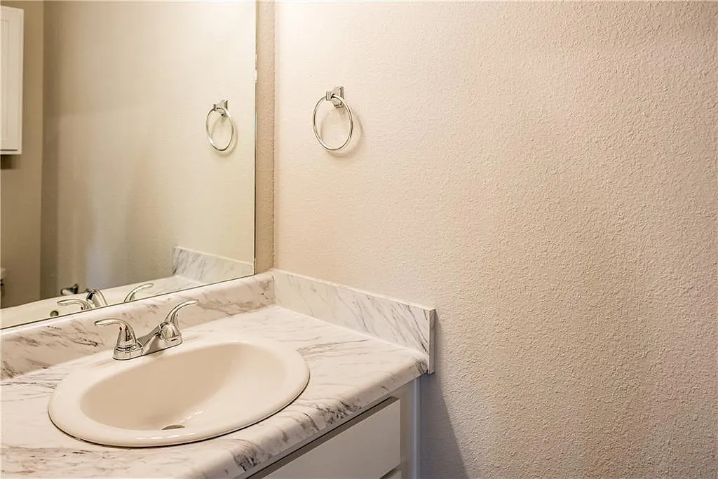 425 Mayflower Avenue - 1 — Photo 3