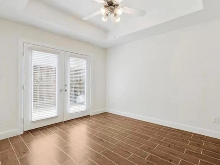 650 Westcross St #3 — Photo 5