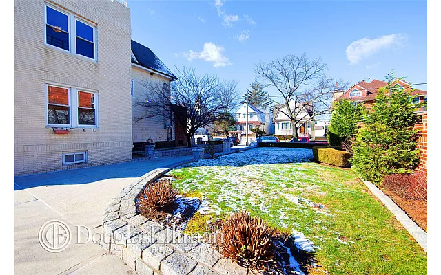 Rented by Lev Gililov Real Estate Inc | media 19