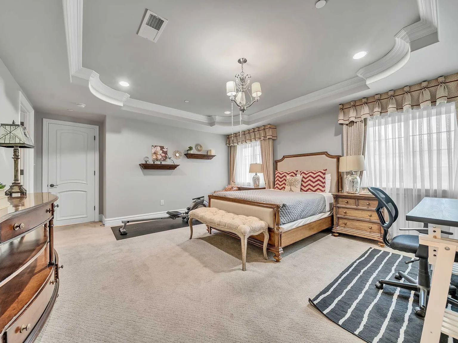 6 bed, 6500 sqft, $12,000 — Photo 4