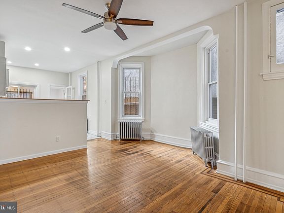 5th image of 2820 W Oxford St