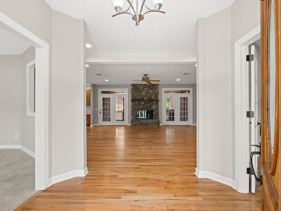 3rd image of 1227 Mount Vernon Ln