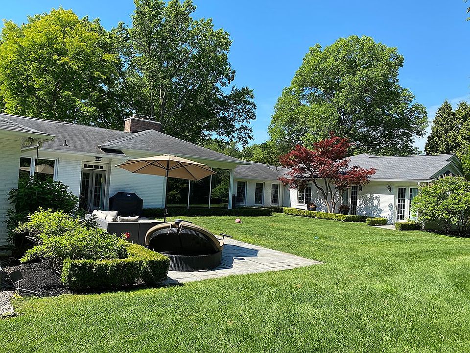 1st image of 27630 Fairway Hills Dr