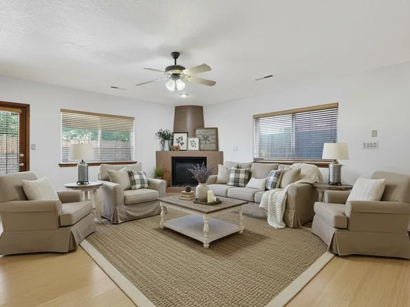 2105 San Venito Rd NW, Albuquerque, NM 87104