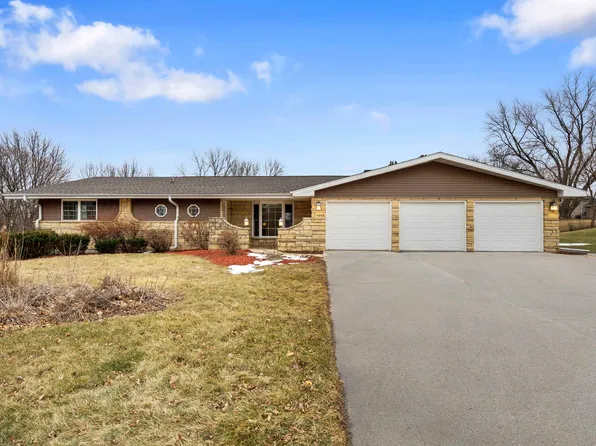 4968 Asbury Cir, Dubuque, IA 52002