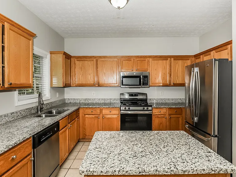 416 Heathcliff Ct — Photo 8