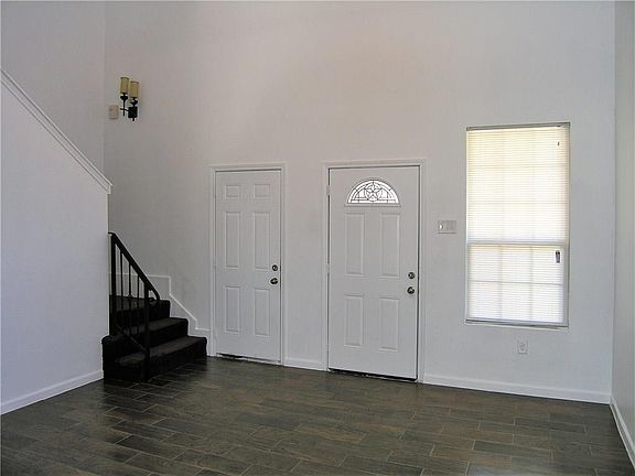 3rd image of 3307 Crenshaw Ave