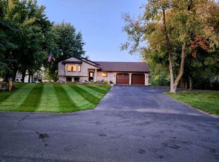 19600 Jackie Ln, Rogers, MN 55374