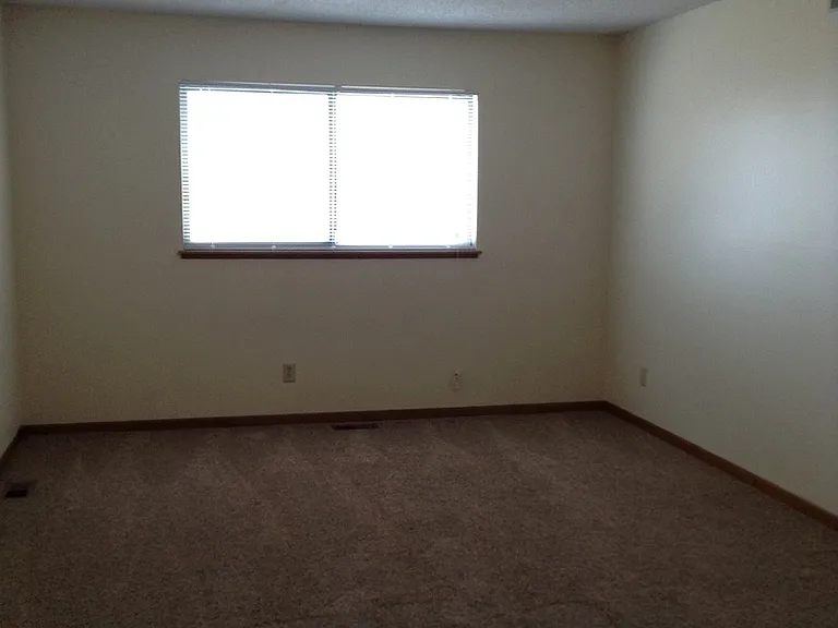 717 Ridgewood Dr — Photo 17