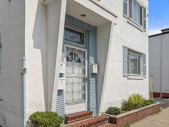 2nd image of 842 Saratoga St