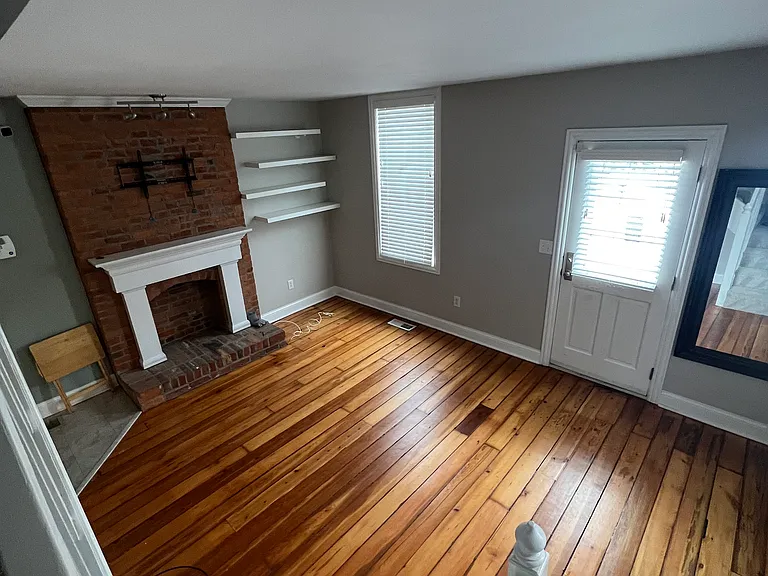901 S Front St — Photo 2