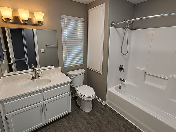 4th image of 2411 Mission Ave #428