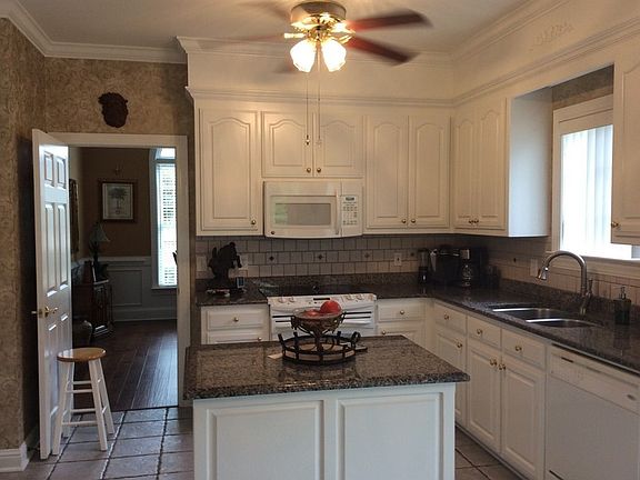 3rd image of 400 White Birch Cir