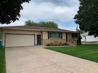 305 9th Ave SE, Waseca, MN 56093