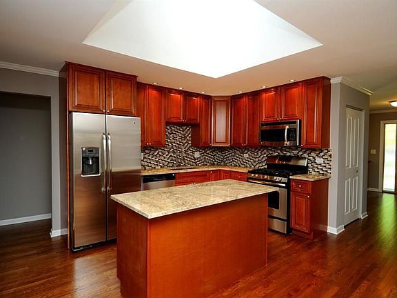 5th image of 1806 N Aspen Dr