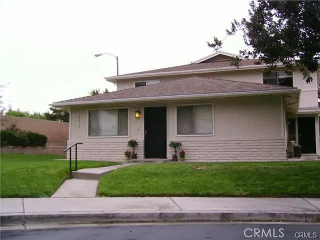 2 bed, 758 sqft, $2,380 — Photo 1