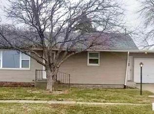 407 E Washington St, Mendon, IL 62351