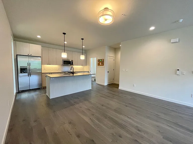 601 SE Spokane St #201 — Photo 10
