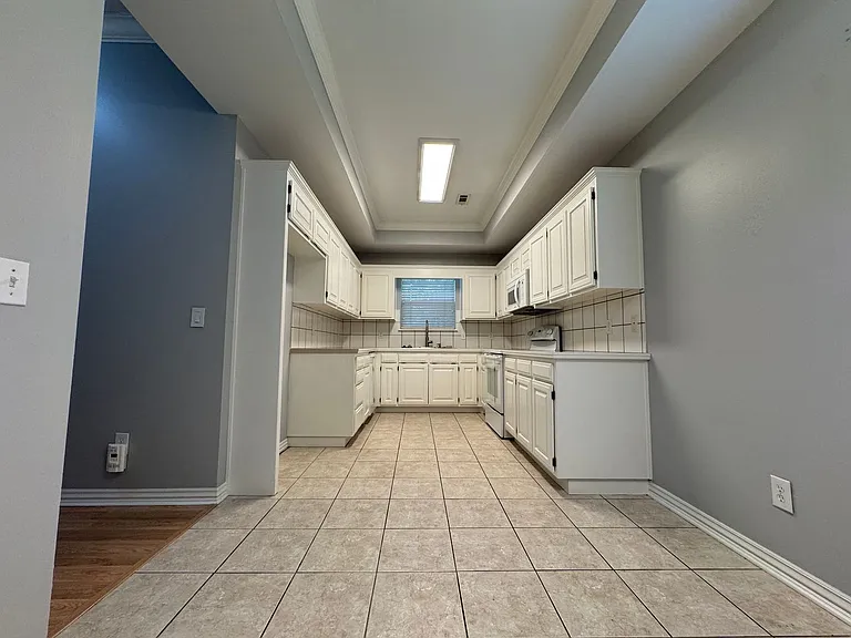 4905 Hawthorne Way — Photo 6
