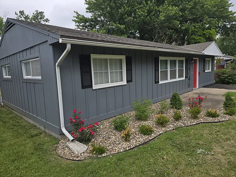 10746 Cambridge Ave — Photo 3