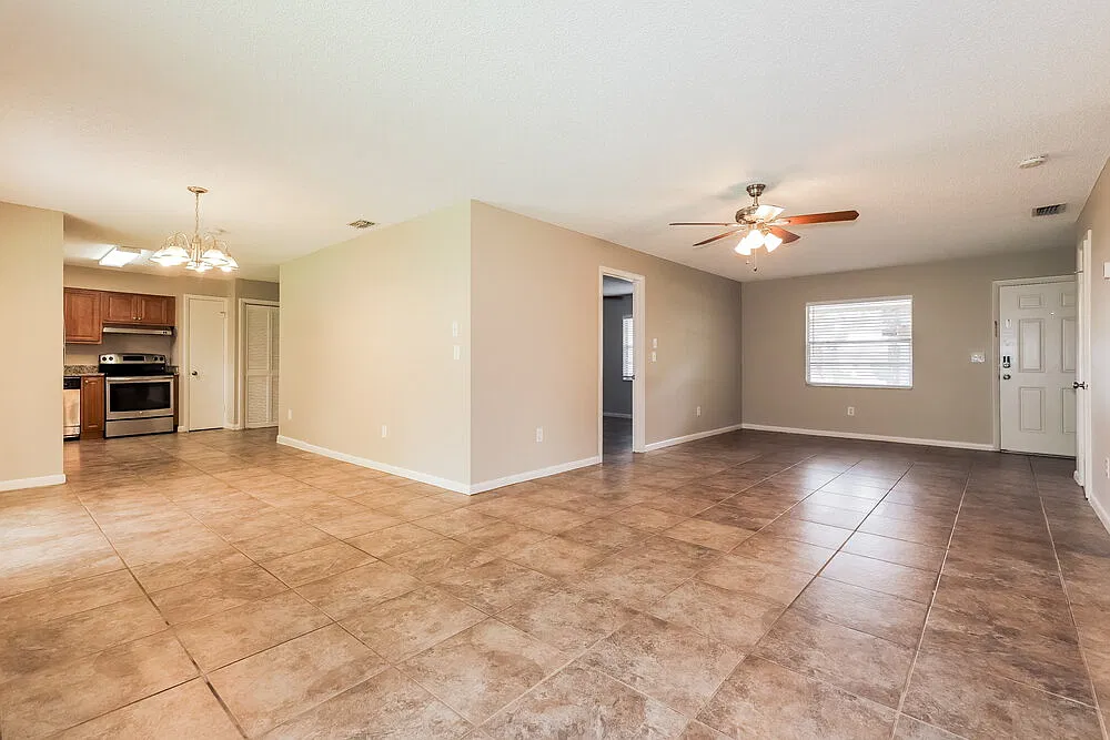 3 bed, 2.0 bath, 1320 sqft, $1,965 — Photo 4