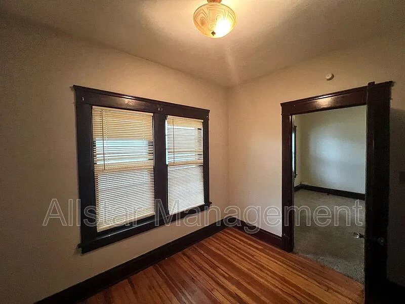 2 bed, 1.0 bath, 1000 sqft, $1,095 — Photo 3