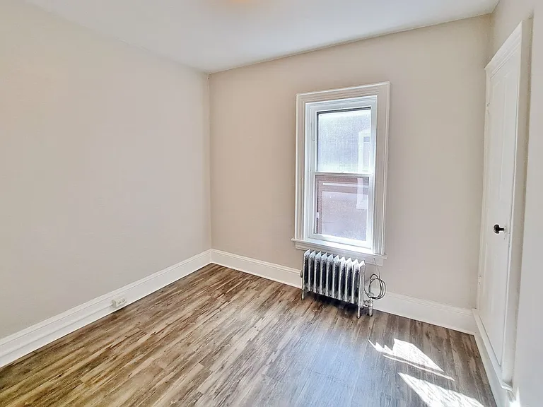 338-342 E Walnut St — Photo 17