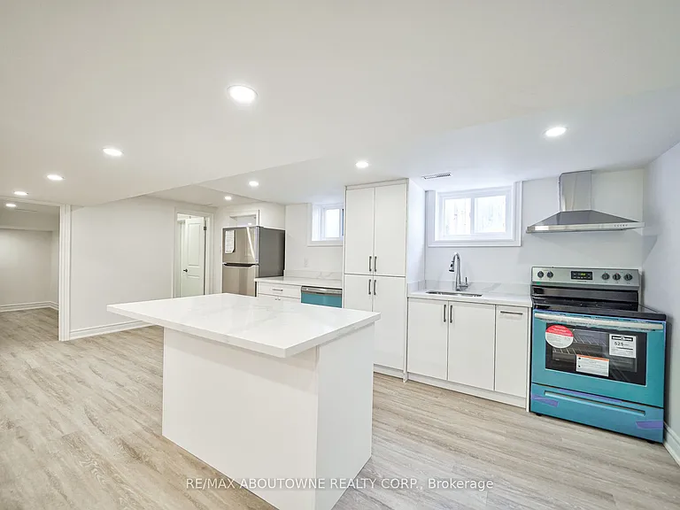 4395 Longmoor Dr #LOWER — Photo 9