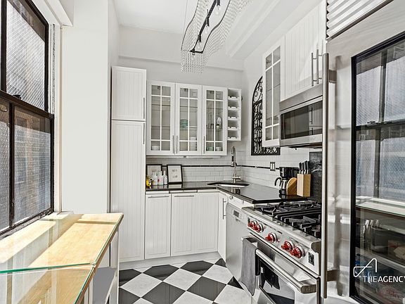 4th image of 4 Lexington Ave #5J