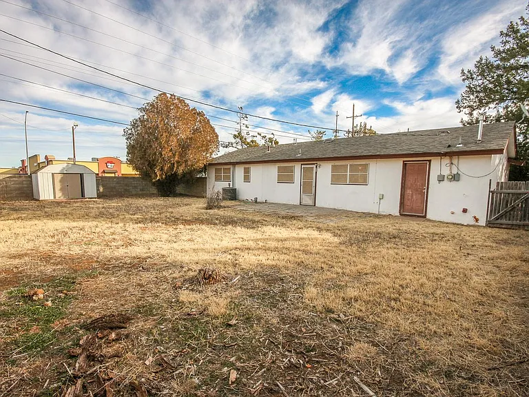 2040 Gerry Dr — Photo 15