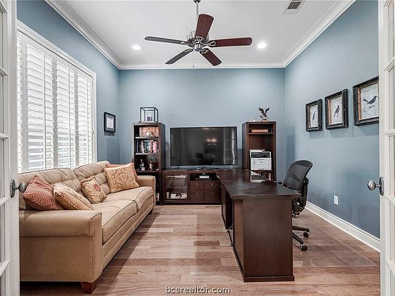 5th image of 714 Plum Hollow Dr