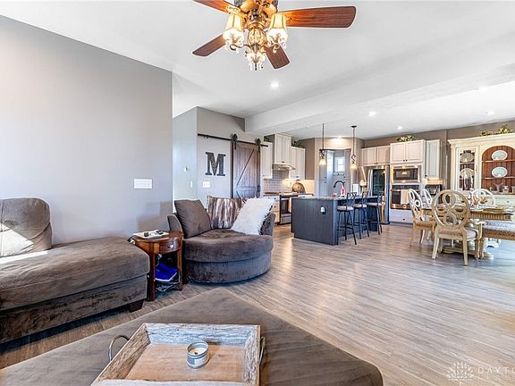 4th image of 9760 Winding Creek Blvd