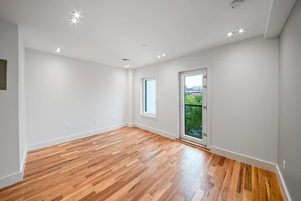 Rented by TwoRealEstate LLC | media 18